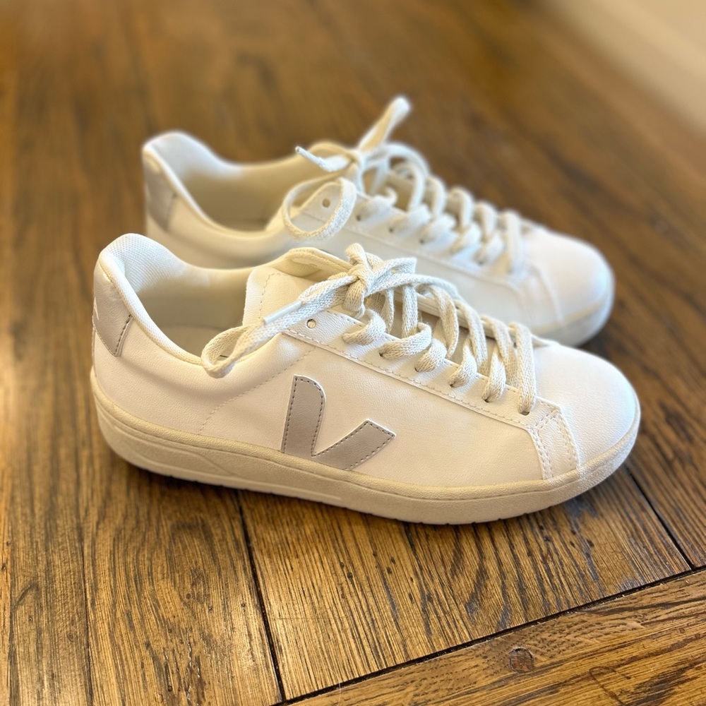 VEJA Esplar White Leather Sneakers Grey Heel Logo Size 38 US 7